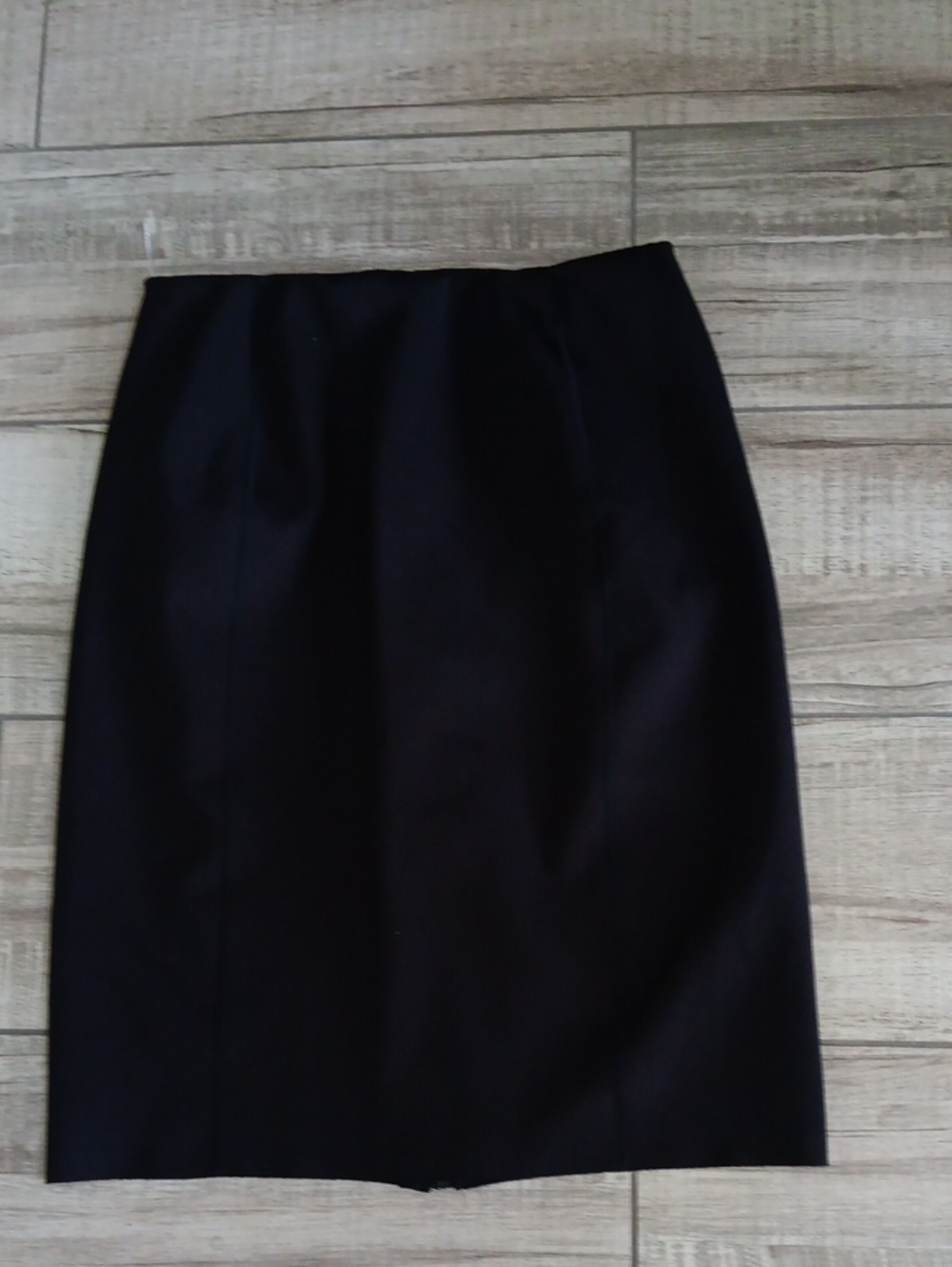 WOLFORD..full Back Zip Skirt..size 8